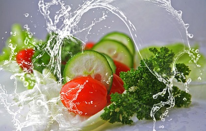 Bild zeigt Gemüse und Wasser